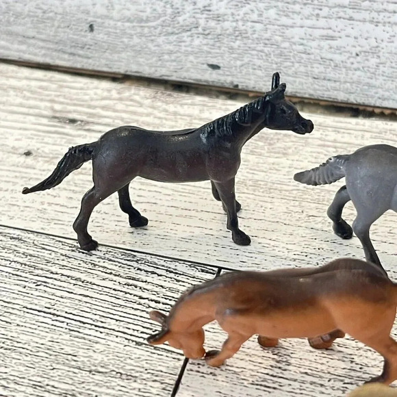 VTG Lot Of 8 Miniature Horse Figurines China Mixed Colors Poses Plastic Lot #1 - Picture 4 of 13